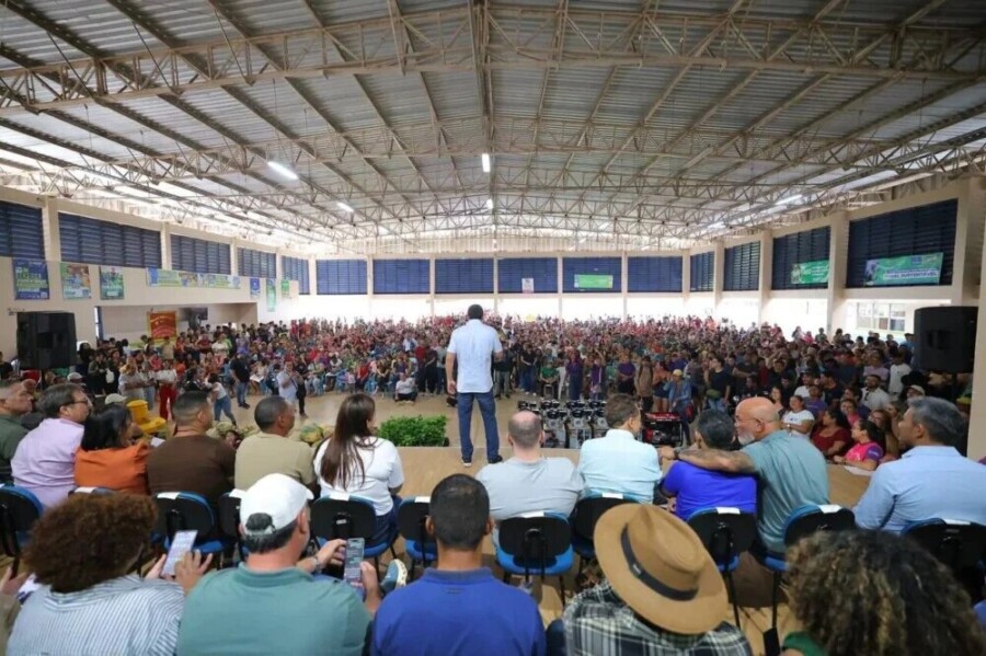 Wilson Lima amplia ações sociais e inaugura fábrica de gelo em Careiro Castanho