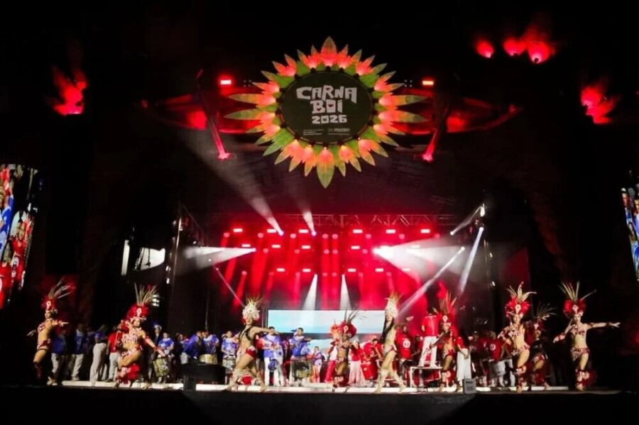 Carnaboi 2026 lota Sambódromo de Manaus e celebra cultura amazonense com tema "Boi-Bumbá, Brinquedo de São João"