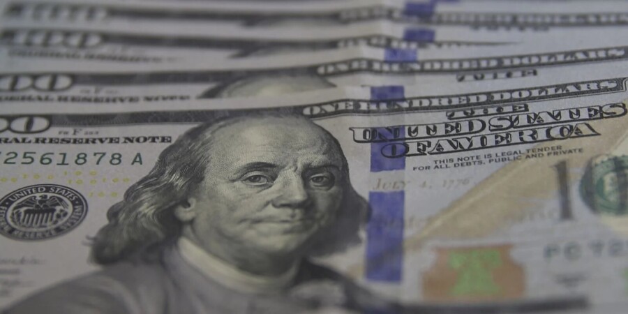 Dólar fecha em R$ 5,16, menor valor em 20 meses, e Ibovespa cai com mercado externo