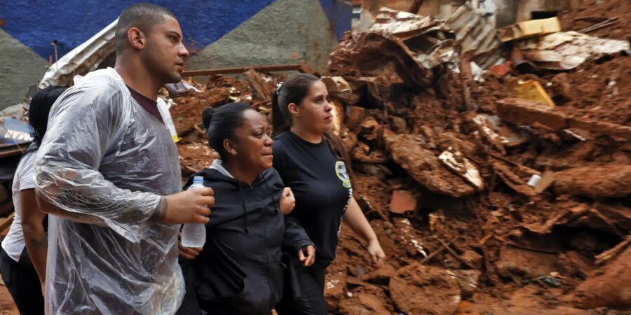 Moradores relatam desespero após deslizamento de terra e mortes em Juiz de Fora