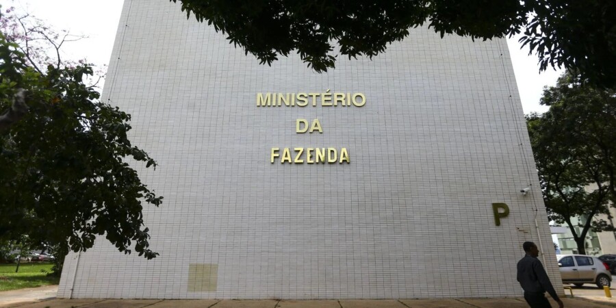 Saída de Haddad do Ministério da Fazenda depende de possível reunião entre Lula e Trump