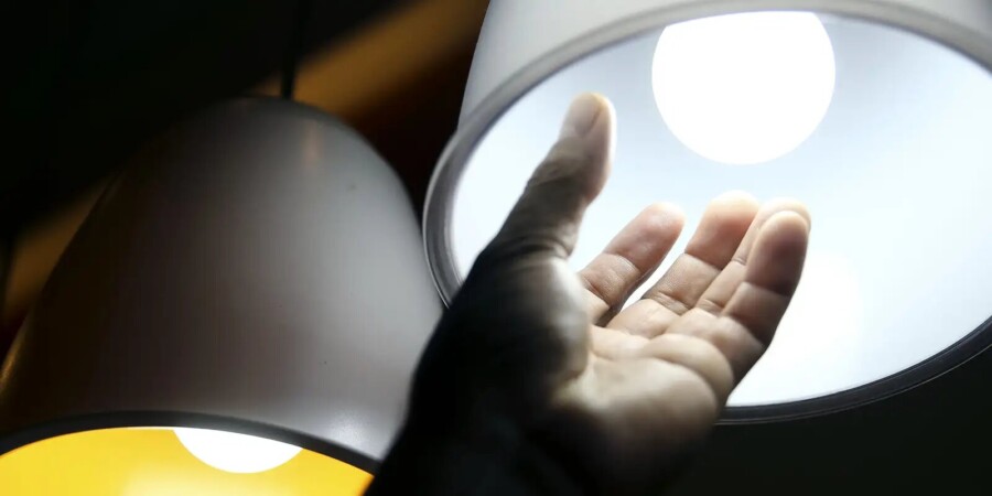 Bandeira tarifária verde mantém contas de luz sem acréscimos em março