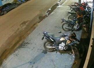 Câmeras registram homem tentando furtar motos no Conjunto Manôa em Manaus