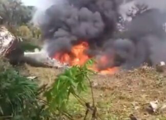 Avião militar cai com militares e deixa dezenas de feridos na Colômbia