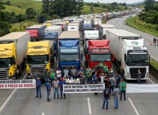 Caminhoneiros confirmam greve nacional após aumento do diesel