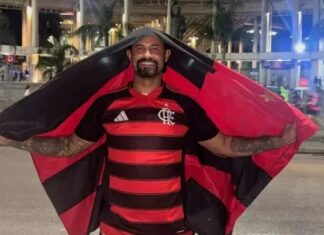 Justiça revoga liberdade condicional e manda prender goleiro Bruno
