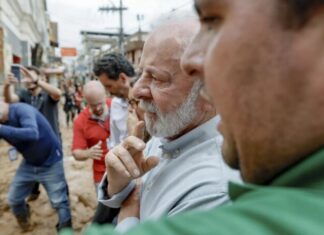 Lula garante recuperação de perdas materiais em visita a municípios mineiros atingidos por chuvas