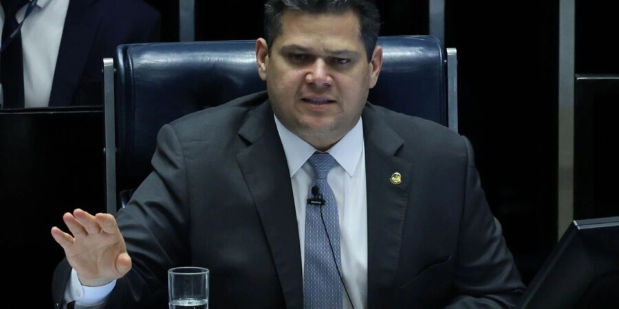 Davi Alcolumbre mantém sessão da CPMI do INSS que quebrou sigilo de Lulinha