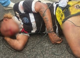 Suspeito de esfaquear passageira durante assalto a ônibus é espancado por moradores em Manaus