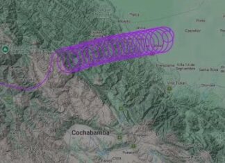 Avião cai na Bolívia após cerca de 2 horas voando em círculos; hipótese é “voo fantasma”