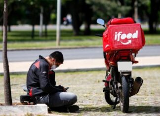 A pedido do governo Lula, proposta que regulamenta motoristas e entregadores por aplicativos é retirada na Câmara