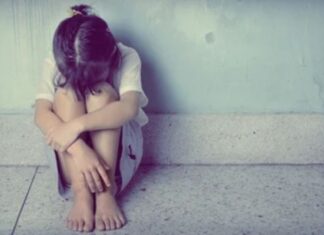 Vítima de bullying, menina de 11 anos é obrigada a comer fezes; VEJA