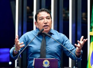 Senador Magno Malta é levado ao hospital após ter mal-estar súbito