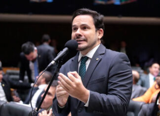Pesquisa no Amazonas mostra Alberto Neto na liderança para o Senado e amplia vantagem na espontânea