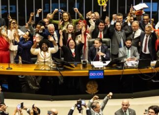 Câmara aprova PEC que acaba com escala 6×1 e reduz jornada para 40 horas