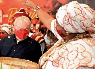Pai de santo pede proteção espiritual para Luiz Inácio Lula da Silva durante evento no ES