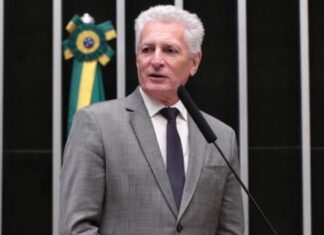 “Não adianta tentar lavar o BolsoMaster com detergente”, diz deputado do PT