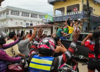“Mudar só depende da gente”: Professora Maria do Carmo reafirma compromisso com população de Tefé e Codajás