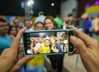 Força da mulher: Professora Maria do Carmo é aclamada em grande reunião na zona Lestes de Manaus