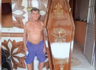 No interior do Amazonas, idoso de 84 anos compra o próprio caixão para evitar gastos à família