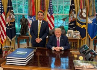 Flávio Bolsonaro pede a Donald Trump que classifique PCC e CV como organizações terroristas