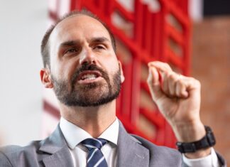 STF condena Eduardo Bolsonaro a 4 anos de prisão por coação no curso de processo