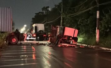 Colisão entre carreta e guincho provoca congestionamento na Avenida Mário Andreazza em Manaus