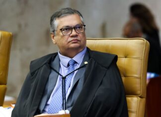 Ministro Flávio Dino determina multa para estados e municípios que não prestarem contas de emendas pix