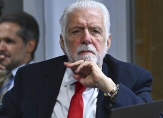 Caso Master: Polícia Federal cumpre buscas contra líder do governo Lula no Senado