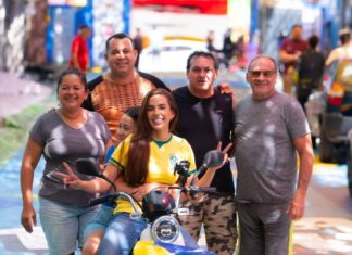 Débora Menezes visita Rua da Copa no Alvorada e defende que incentivo ao turismo deve chegar também ao interior do Amazonas