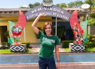 Débora Menezes visita usina de pau-rosa em Maués e reafirma compromisso com produtores do interior: ‘Esse mandato é um braço amigo de quem trabalha no campo’