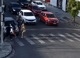 Vídeo mostra momento em que grávida, bebê e familiares são atropelados na faixa de pedestres