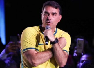 Imitando Lula, Flávio Bolsonaro usa slogan do petista de 2002 e diz que “combaterá fome”