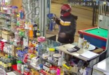 Ladrão invade bar, interrompe jogo de sinuca e atira durante assalto a estabelecimento comercial
