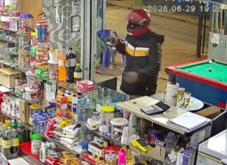 Ladrão invade bar, interrompe jogo de sinuca e atira durante assalto a estabelecimento comercial