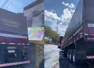 Carreta perde parte da estrutura e atinge carro estacionado em Manaus