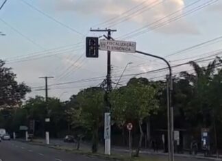 Motoristas denunciam pane em semáforo próximo à Ufam na Zona Sul de Manaus