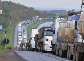 Caminhoneiros iniciam greve nesta segunda-feira por votação de Medida Provisória