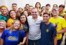 Em reunião de pré-campanha com a juventude, Roberto Cidade ouve propostas para elaboração do Plano de Governo