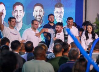 Roberto Cidade defende renovação política em evento de lançamento das pré-candidaturas de Carlinhos e Saimon Bessa