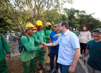 Governador Roberto Cidade fiscaliza obras de pavimentação em Manicoré