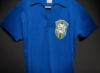 Camisa de Pelé na final da Copa de 1958 é leiloada por cerca de R$ 25 milhões
