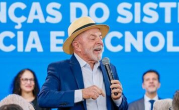 Lula reage à missão dos EUA e diz que quem tentar interferir nas eleições brasileiras vai apanhar muito