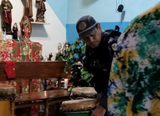 Policiais são afastados após apreensão de objetos sagrados em terreiro de Manaus