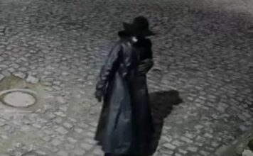 Homem fantasiado de “lobisomem” é levado à delegacia após assustar moradores durante a madrugada