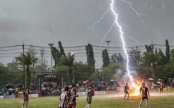 Raio atinge partida de futebol, mata jogador e deixa 12 feridos