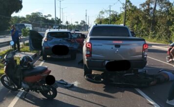 Motociclista fica ferido após acidente com três carros na Avenida do Turismo em Manaus