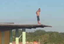 Homem faz salto de telhado para rio e vídeo viraliza nas redes sociais no Amazonas