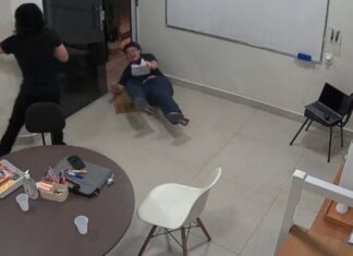 Professor é at@cad0 a golpes de fac@ por adolescente dentro de reforço escolar na Zona Centro-Sul de Manaus