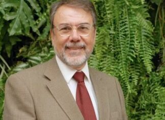 Jornalista Carlos Monforte, um dos primeiros âncoras da TV brasileira, morre aos 77 anos